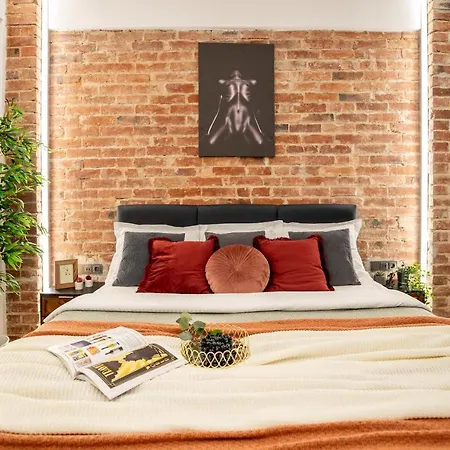 Luxury Living: Smart 2BR Apartment at Unirii Square-3